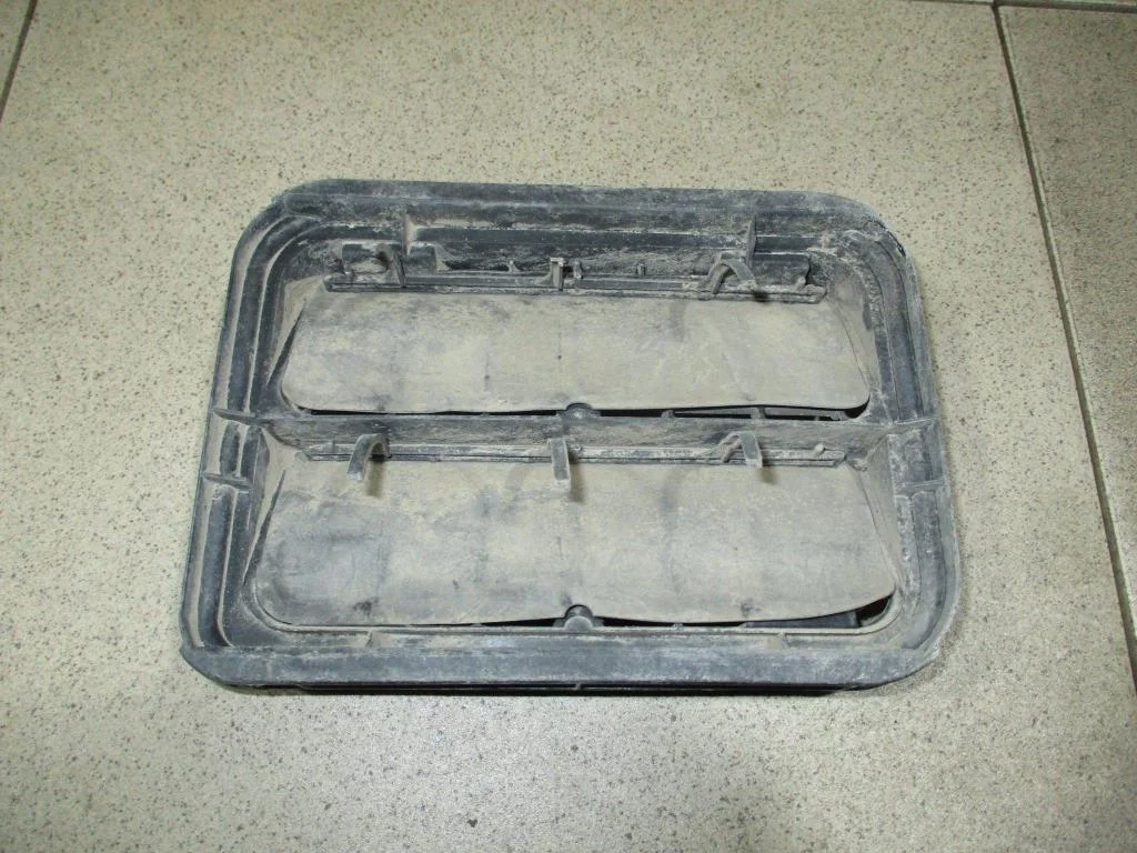 Решетка вентиляционная Renault Logan 1 L90