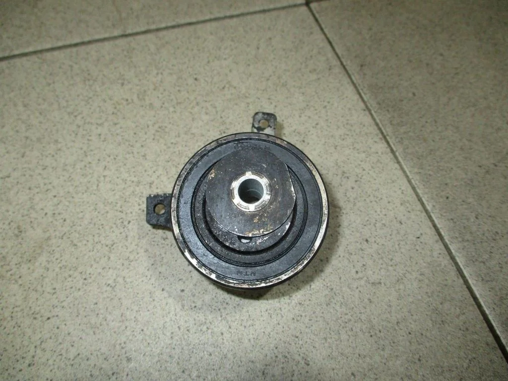 Ролик-натяжитель ремня грм Ford Focus 2007