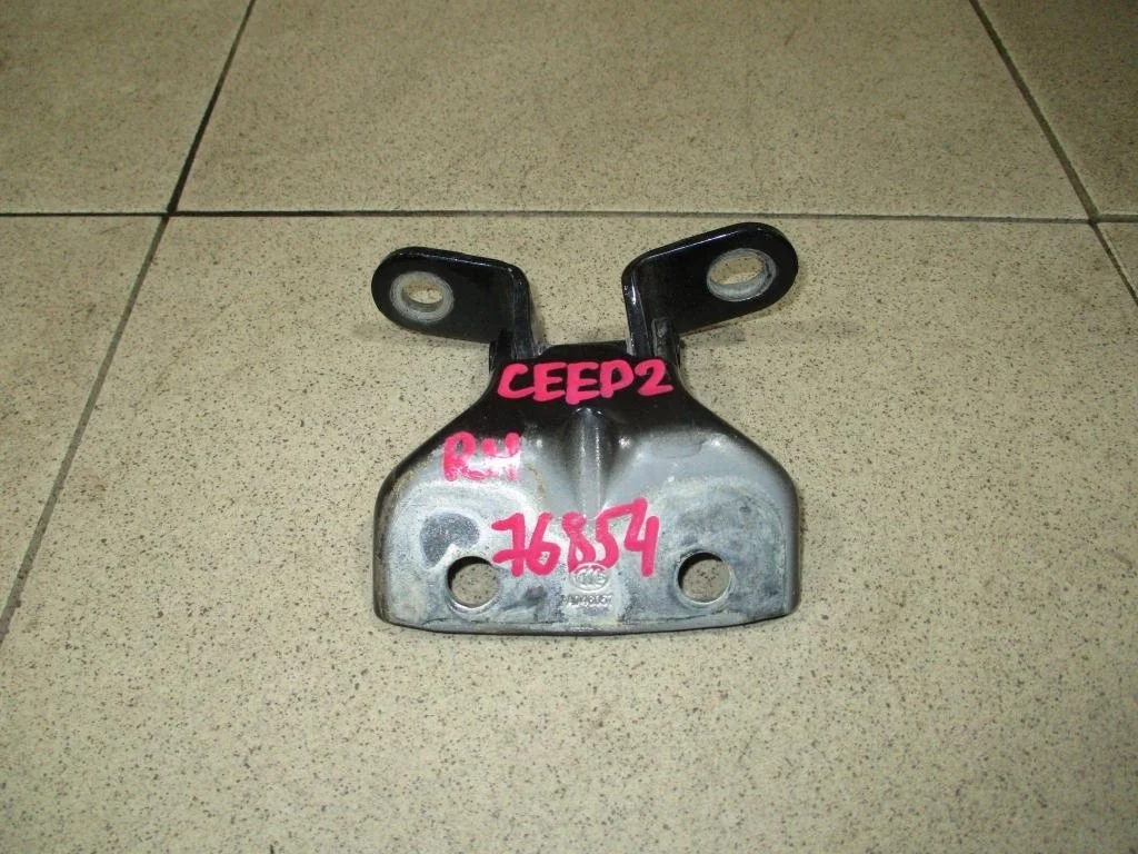 Петля двери задней правой верхняя Kia Ceed 2 2015 JD