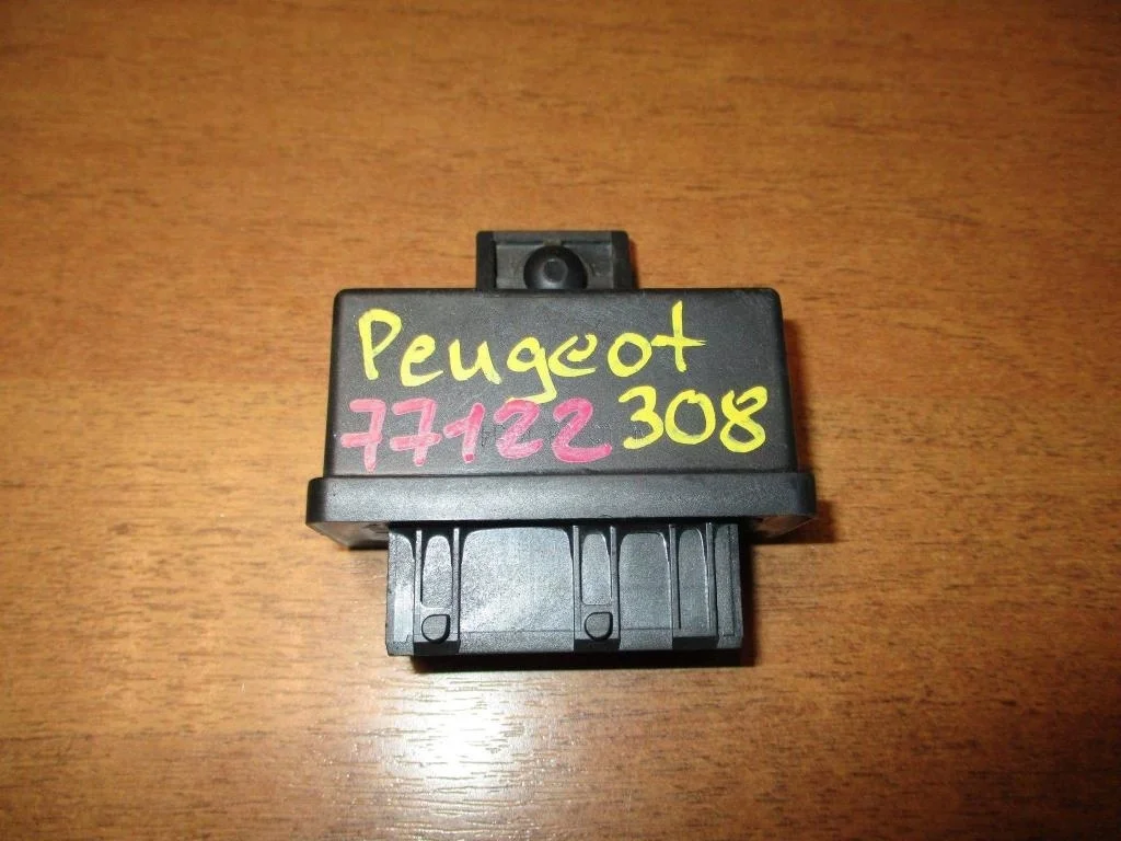 Реле топливного насоса Peugeot 308 T7