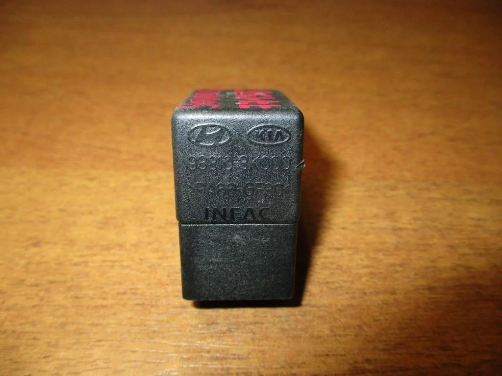 Датчик включения стопсигнала Hyundai Solaris 1 RB