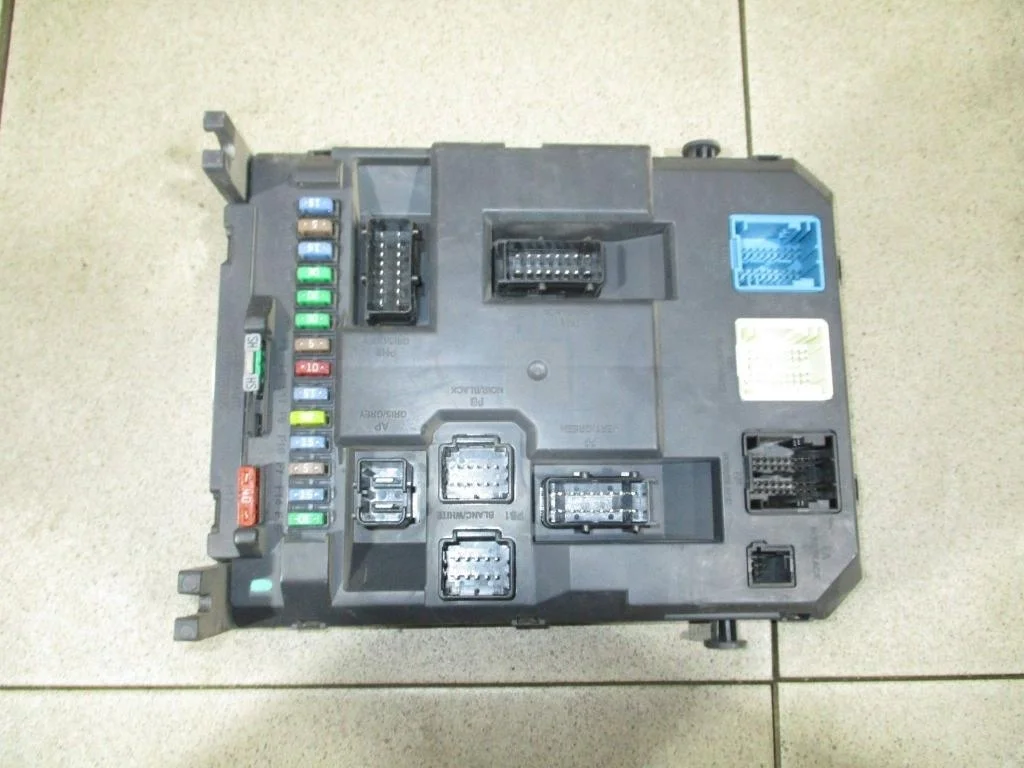 Блок предохранителей Peugeot 207 2008