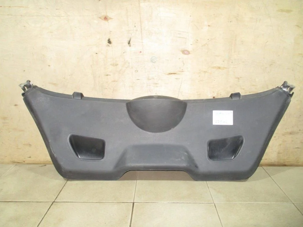 Обшивка двери багажника Peugeot 207 2008