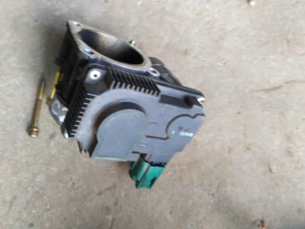 Б.у. дроссельная заслонка NISSAN SERENA C24 NISSAN SERENA C24
