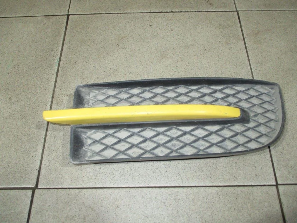 Решетка в бампер правая Chevrolet Aveo 2007 T250, T255