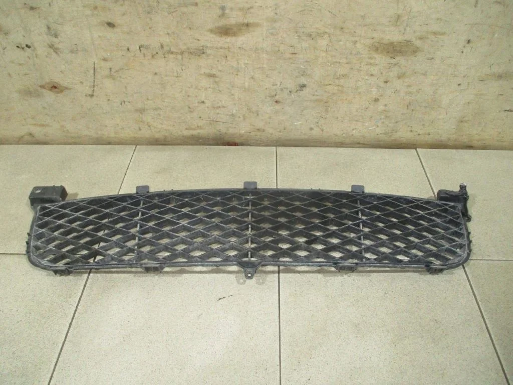 Решетка в бампер центральная Suzuki Grand Vitara 2007 JT