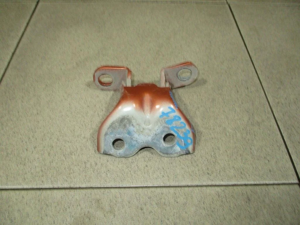 Петля двери передней правой нижняя Kia Picanto 1 2006 SA