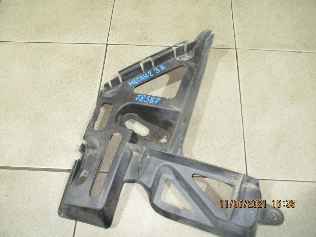 Кронштейн заднего бампера правый Renault Megane 2 2008