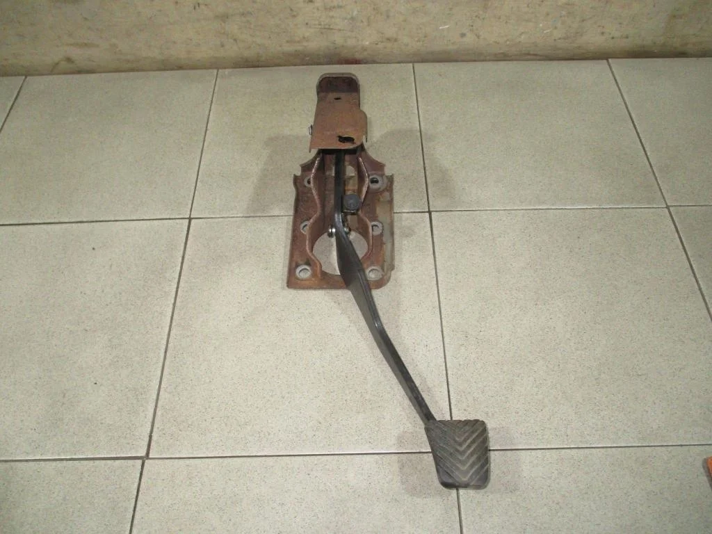 Педаль тормоза Mitsubishi Lancer 10 CY