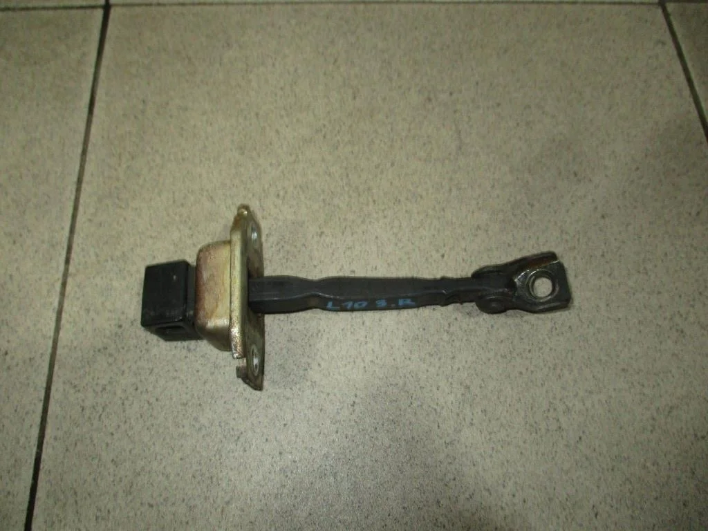 Ограничитель двери Mitsubishi Lancer 10 CY