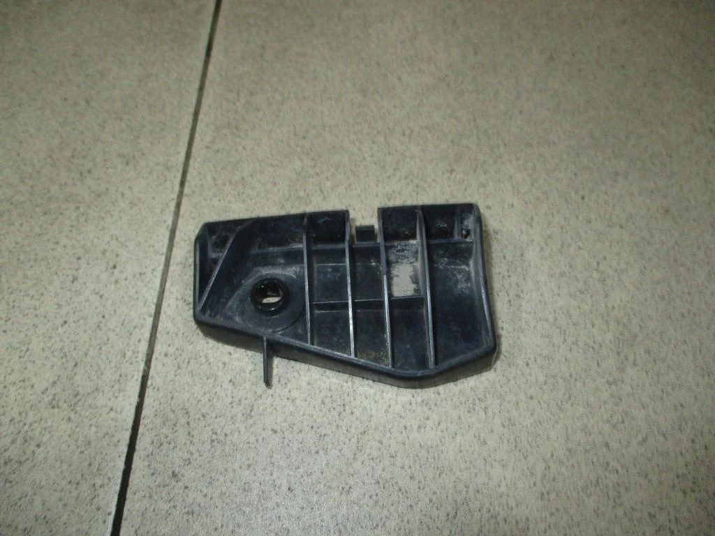 Кронштейн заднего бампера правый Lexus RX350 XU30