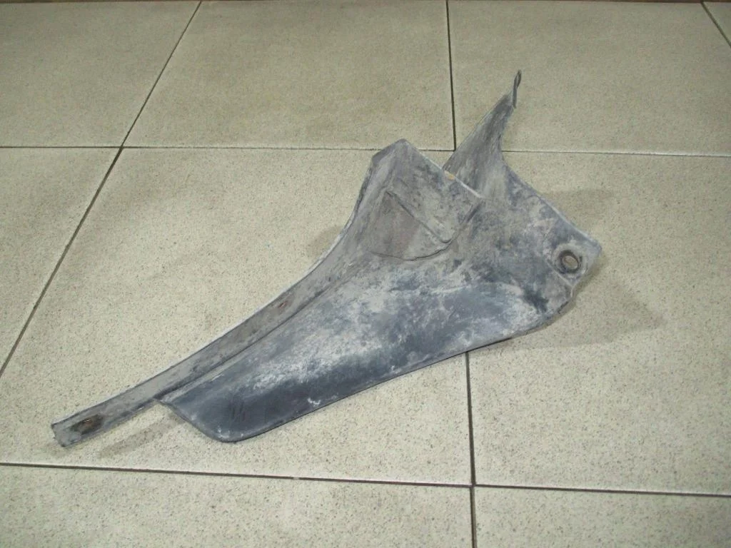 Брызговик передний левый Toyota Corolla 2008 E150