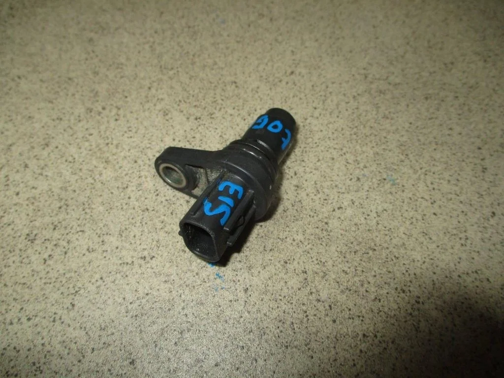 Датчик положения распредвала Toyota Corolla E150