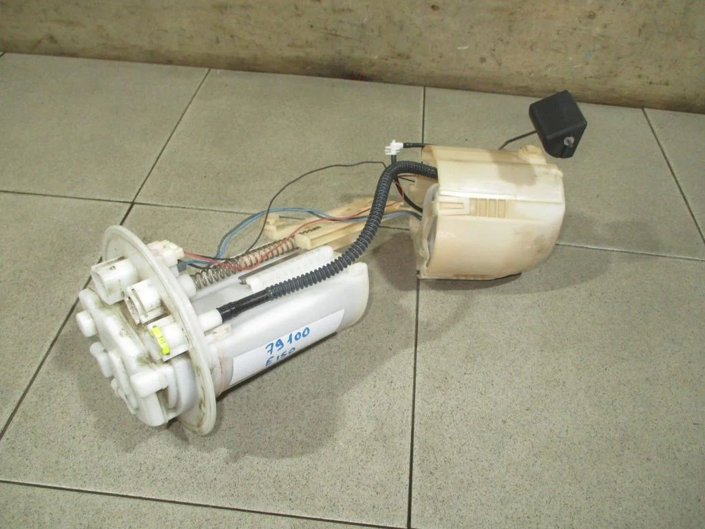 Насос топливный Toyota Corolla E150