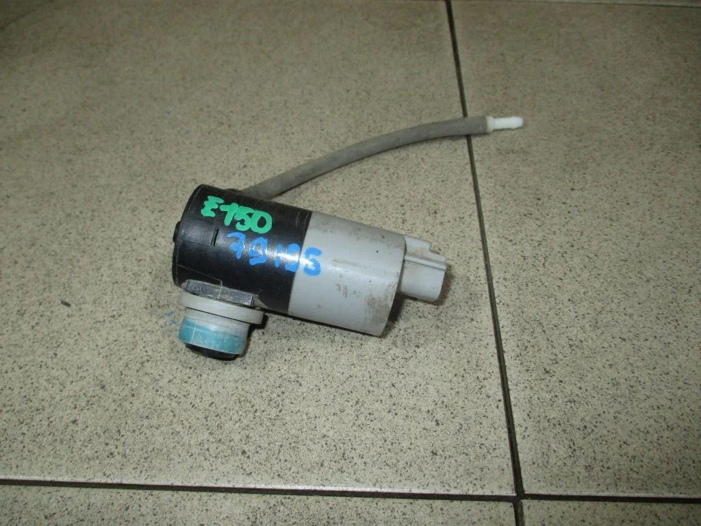 Насос омывателя фар Toyota Corolla E150