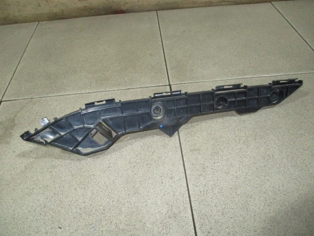 Кронштейн заднего бампера левый Toyota Corolla 2008 E150