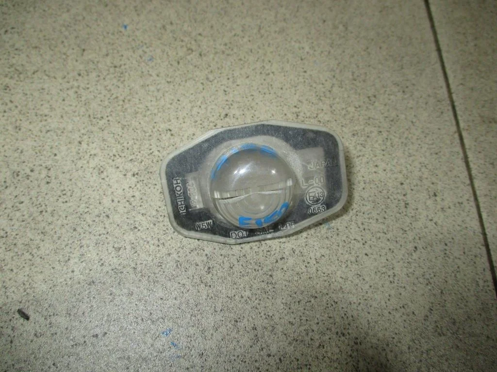 Фонарь подсветки номера Toyota Corolla E150