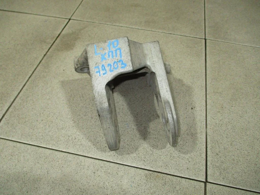 Кронштейн двигателя задний Mitsubishi Lancer 10 CY