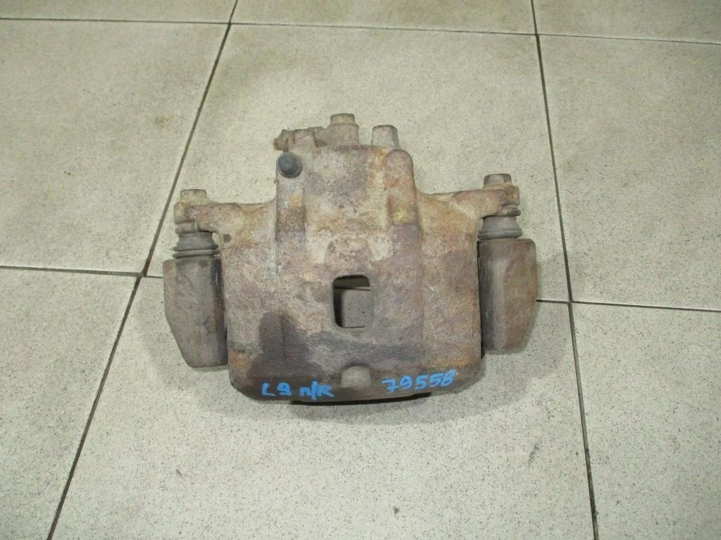 Суппорт передний правый Mitsubishi Lancer 9 2009 CS