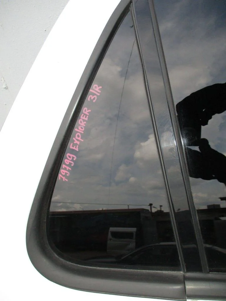 Стекло двери задней правой форточка Ford Explorer 2013 U502