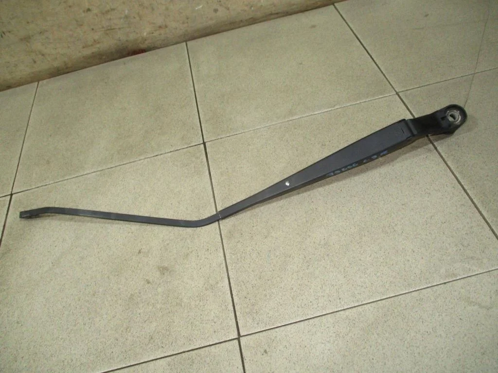 Поводок стеклоочистителя передний правый Mitsubishi Lancer 9 2009 CS