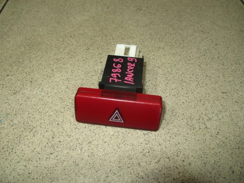 Кнопка аварийной сигнализации Mitsubishi Lancer 9 2009 CS