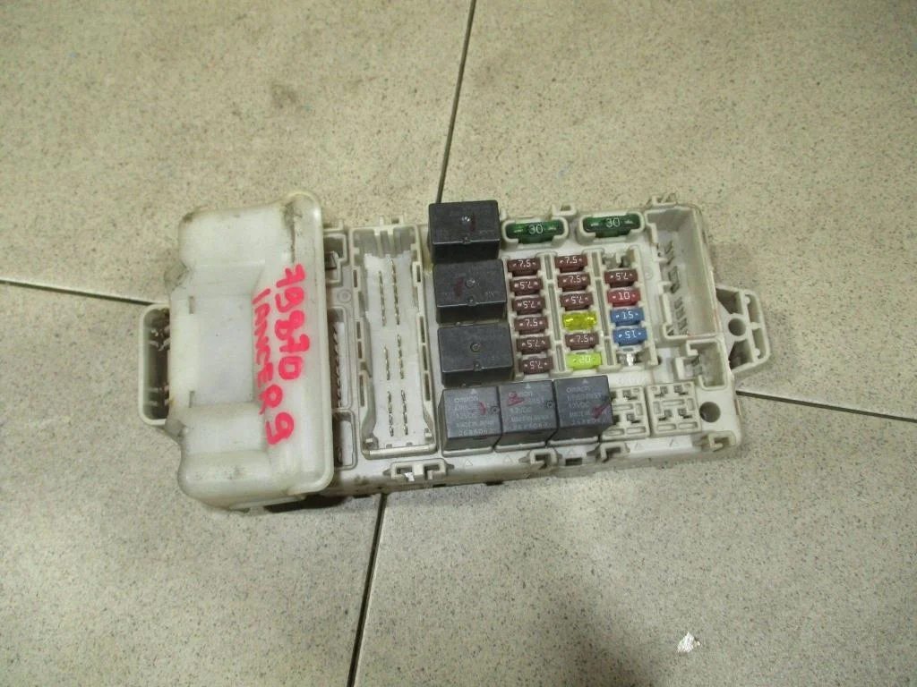 Блок предохранителей Mitsubishi Lancer 9 2009 CS