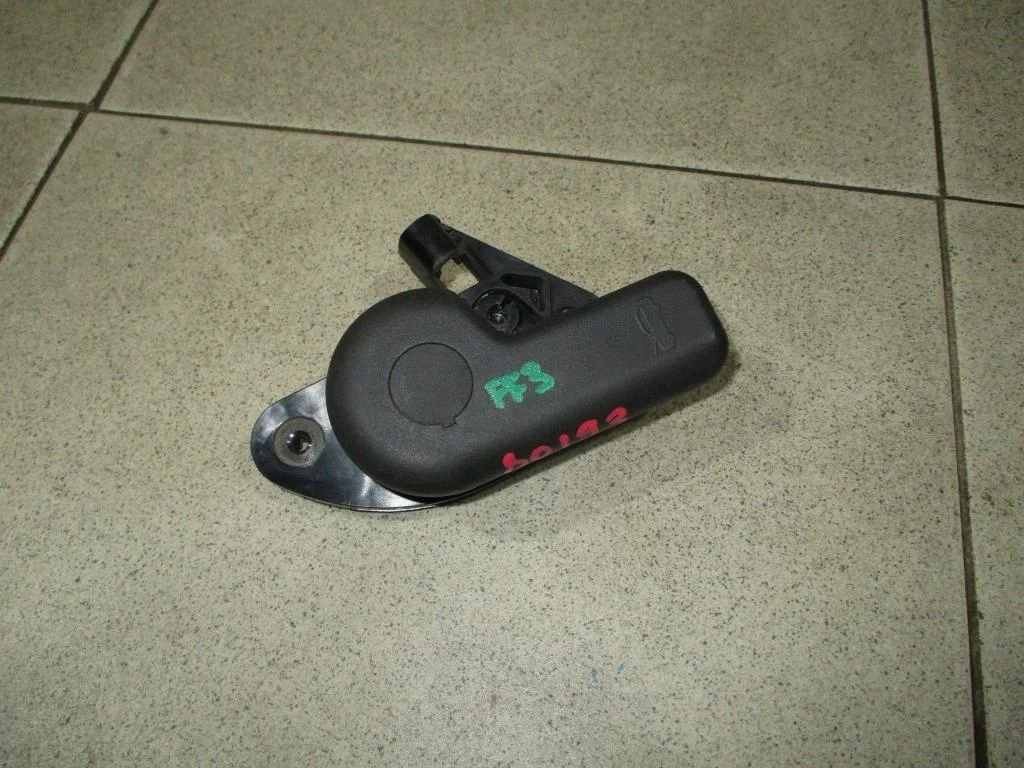 Ручка открывания капота Ford Focus 2012 3