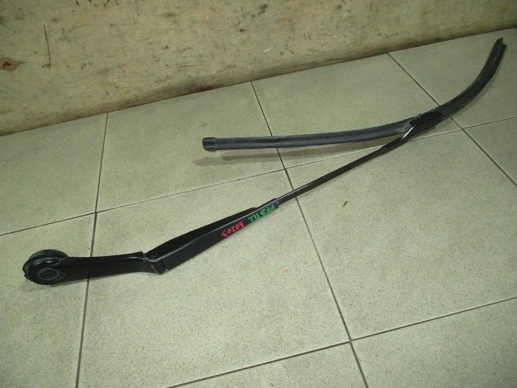 Поводок стеклоочистителя передний левый Ford Focus 2012 3