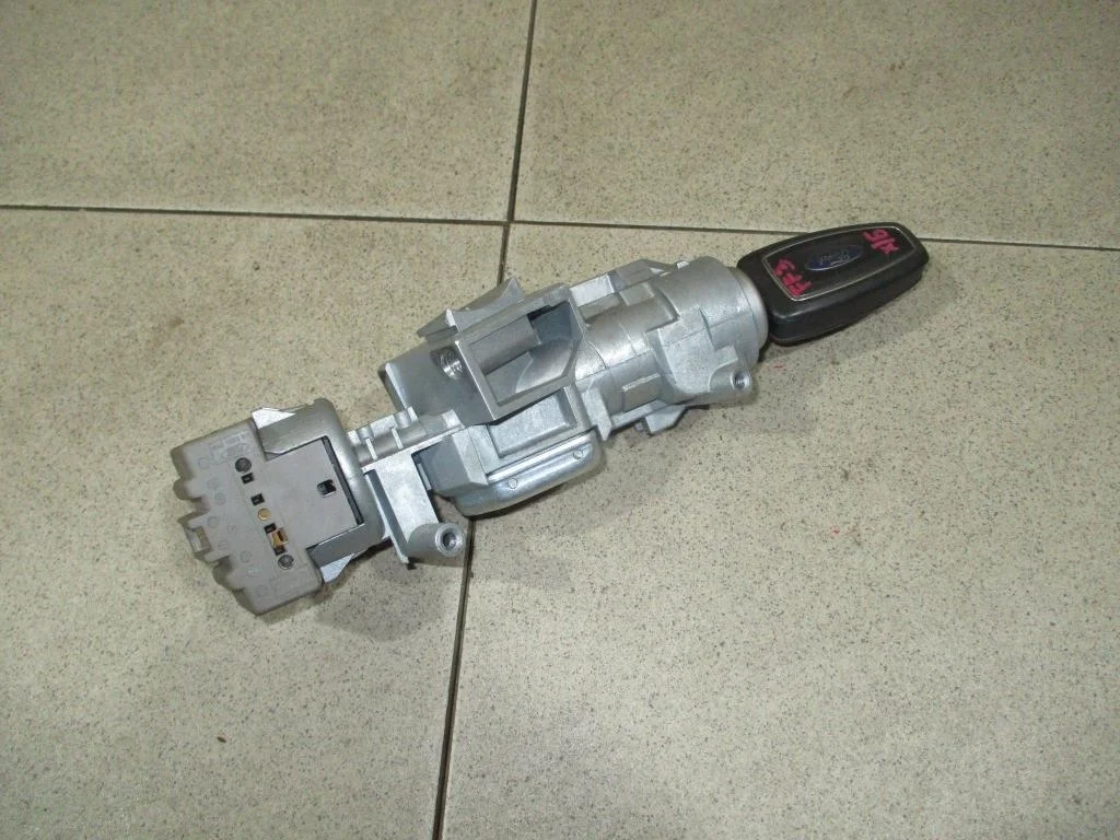 Замок зажигания Ford Focus 2012 3