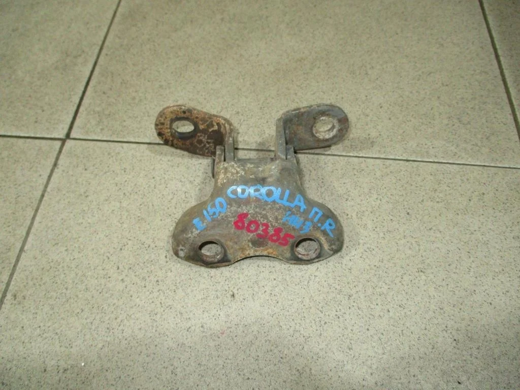 Петля двери передней правой нижняя Toyota Corolla E150