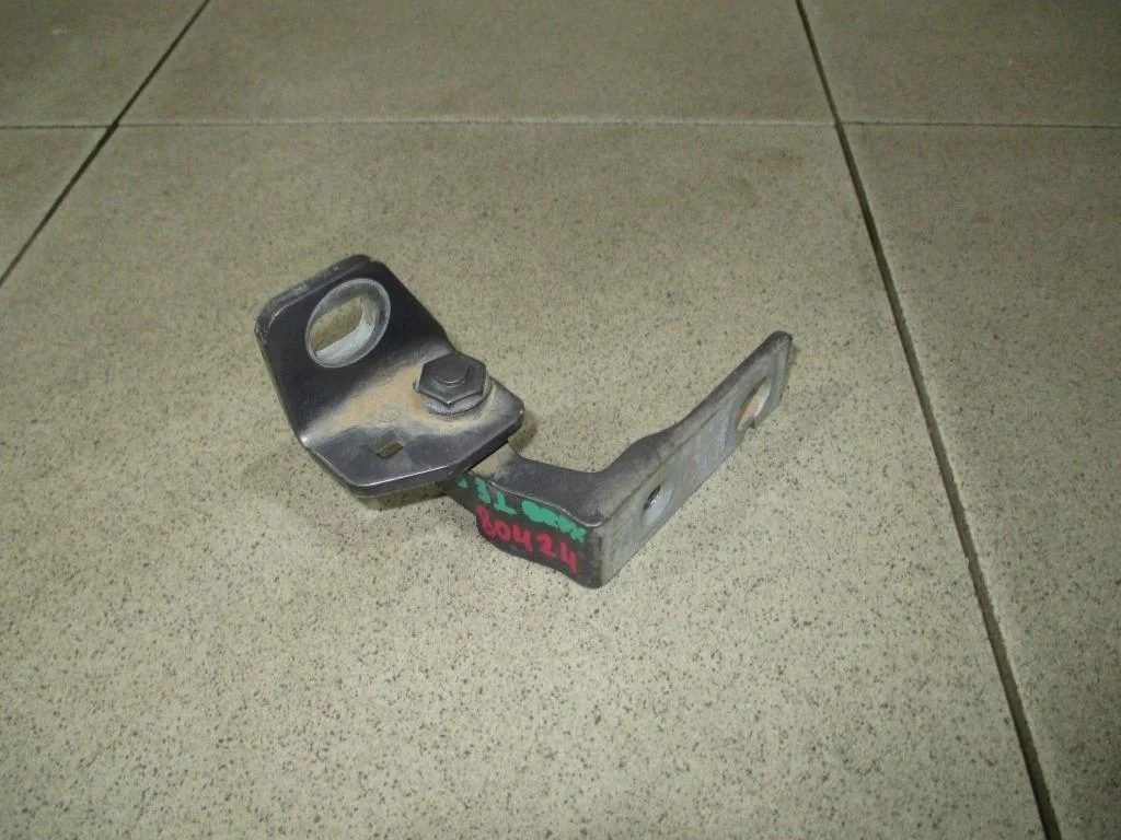 Петля двери Ford Focus 2012 3