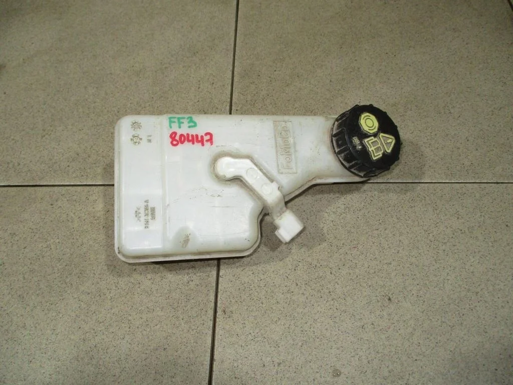Бачок главного тормозного цилиндра Ford Focus 2012 3