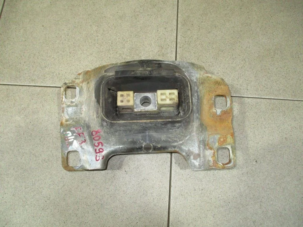 Опора кпп Ford Focus 2012 3