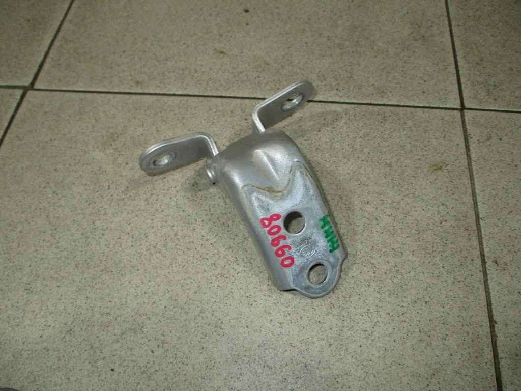 Петля двери задней левой нижняя Kia Sportage 3 2015 SL