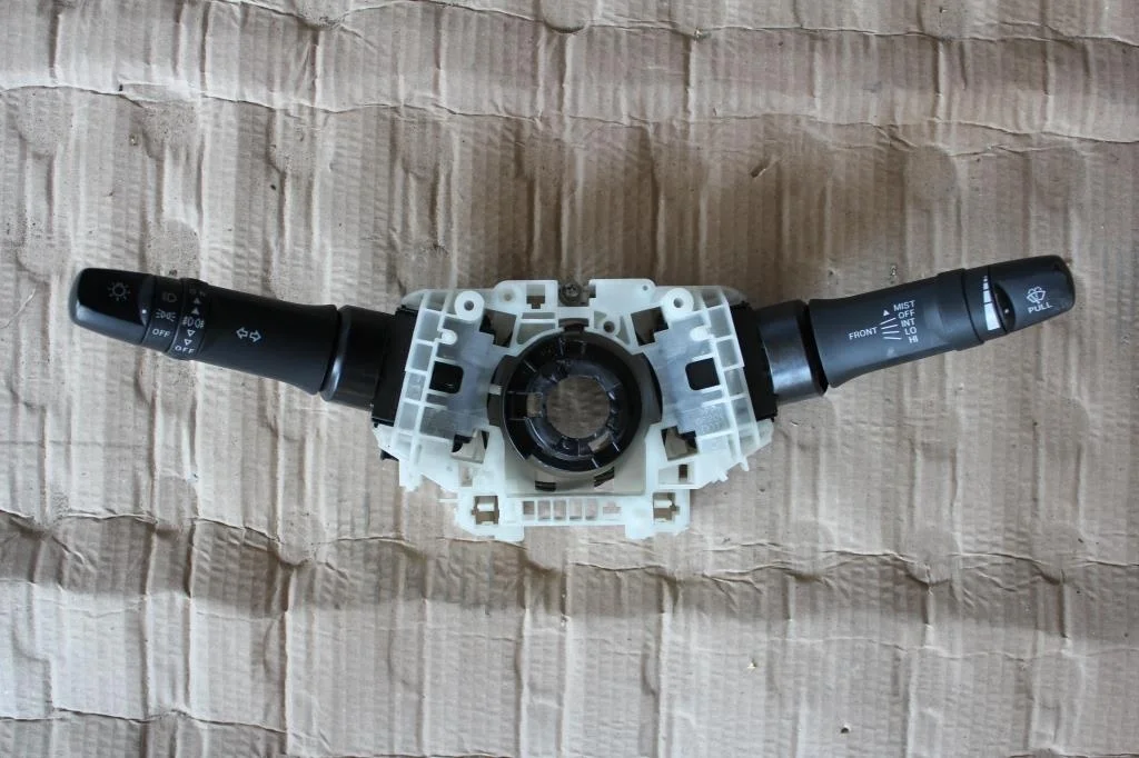 Б.у. подрулевой переключатель MITSUBISHI LANCER CY1A MITSUBISHI LANCER CY1A
