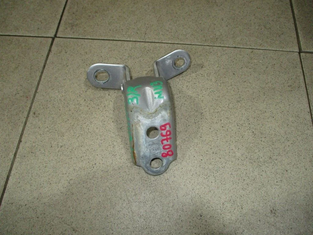 Петля двери задней правой нижняя Kia Sportage 3 2015 SL