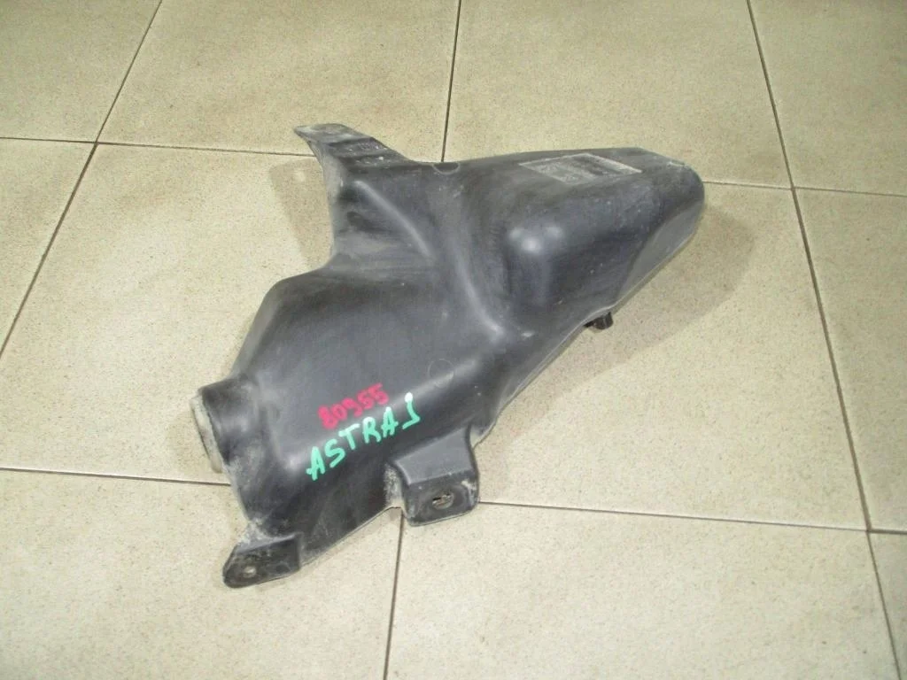 Бачок омывателя лобового стекла Opel Astra J