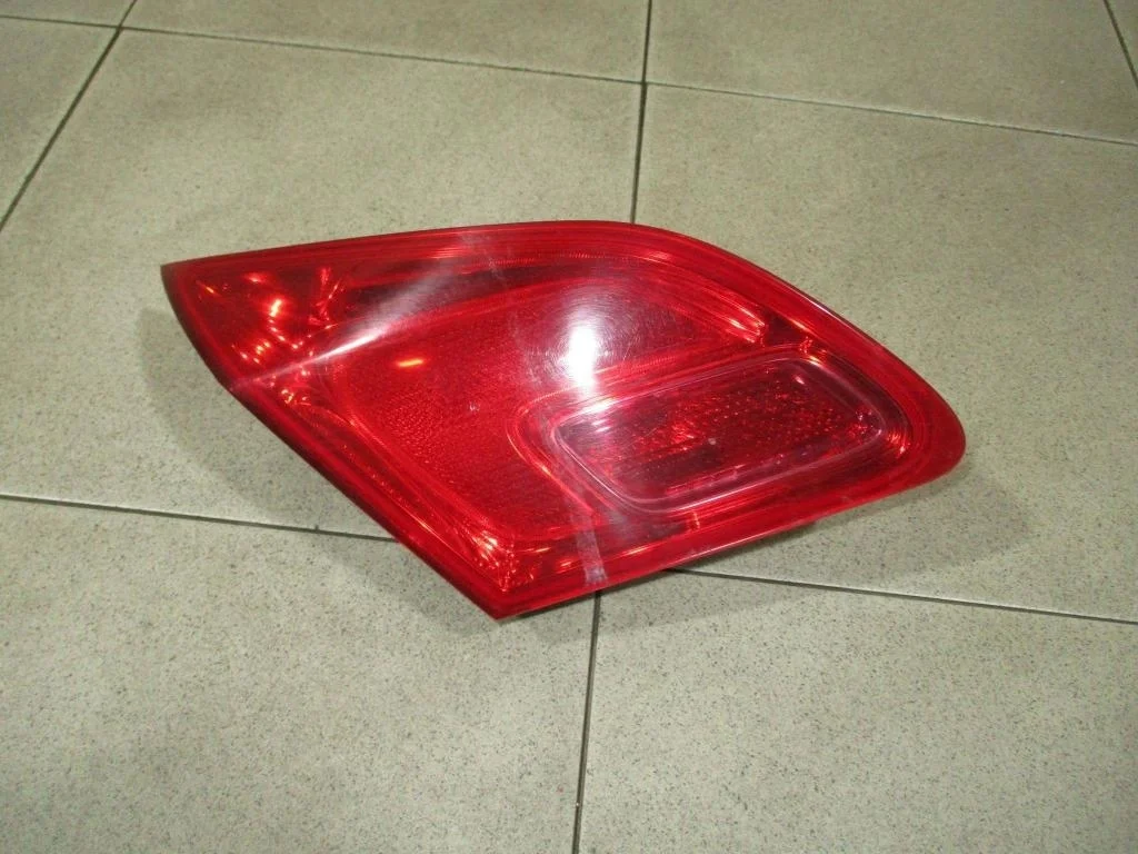 Фонарь задний внутренний левый Opel Astra J