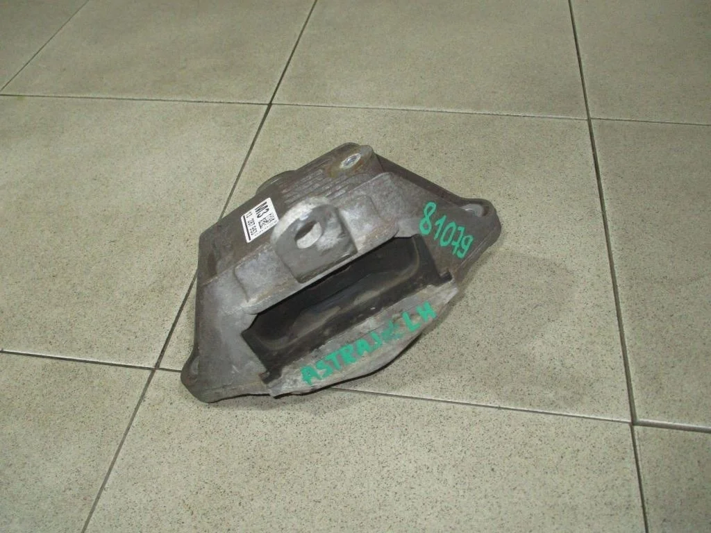Опора двигателя левая Opel Astra J