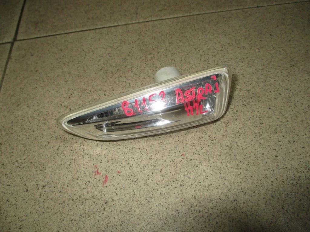 Повторитель на крыло левый Opel Astra J