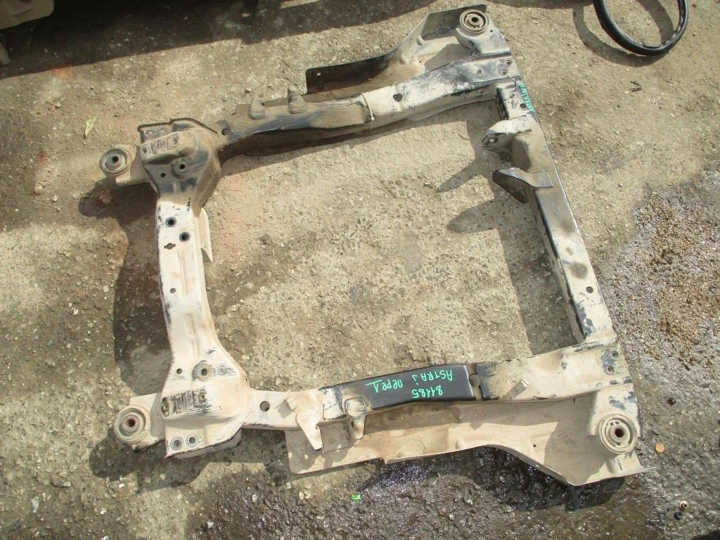 Подрамник Opel Astra J