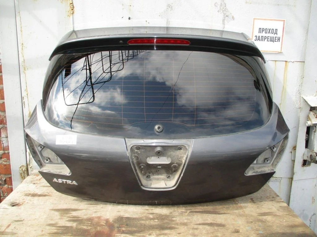 Дверь багажника Opel Astra J