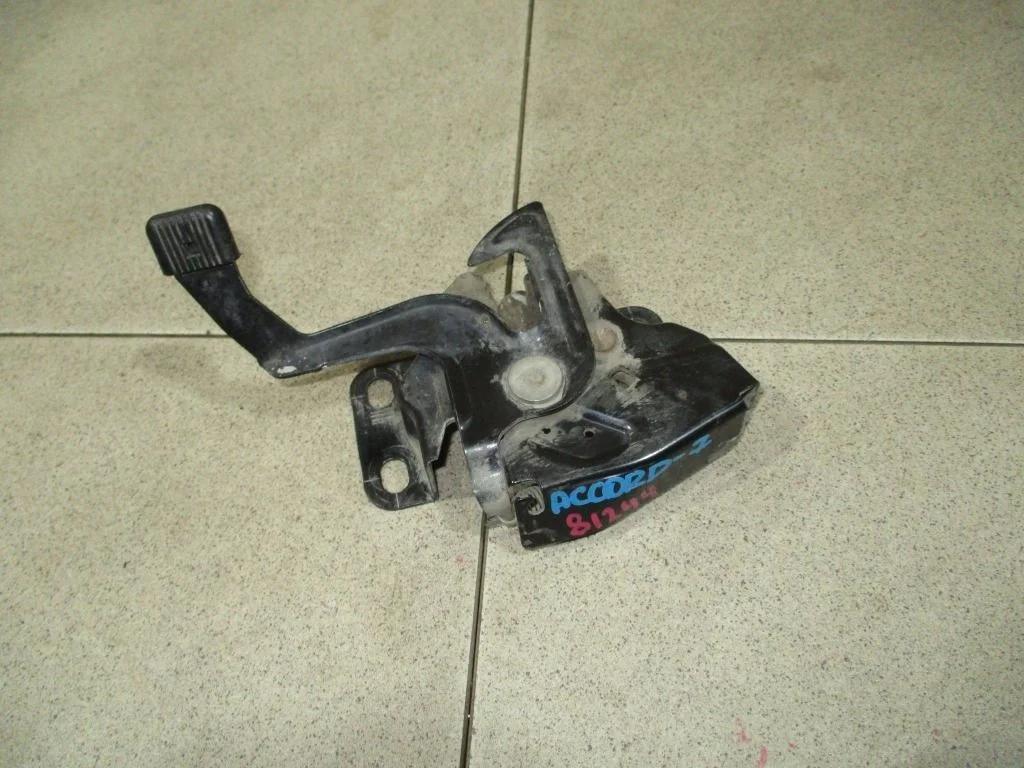 Замок капота Honda Accord 7 2005 CL