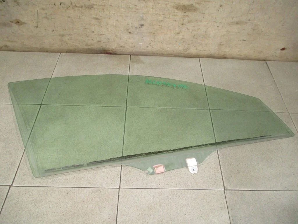 Стекло двери передней правой Honda Accord 7 2005 CL
