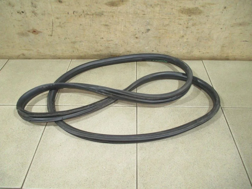 Уплотнитель двери Honda Accord 7 2005 CL