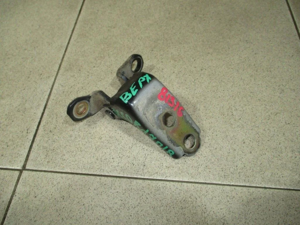 Петля двери передней правой верхняя Honda Accord 7 2005 CL