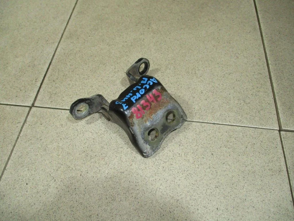 Петля двери передней левой нижняя Honda Accord 7 2005 CL