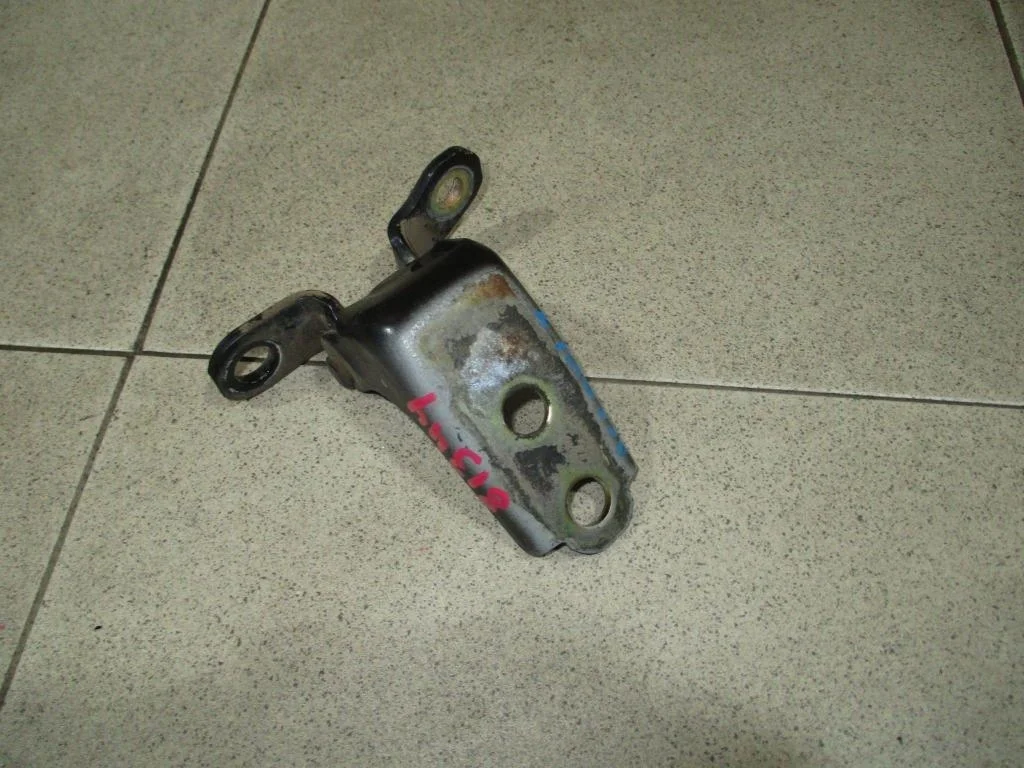 Петля двери передней левой верхняя Honda Accord 7 2005 CL