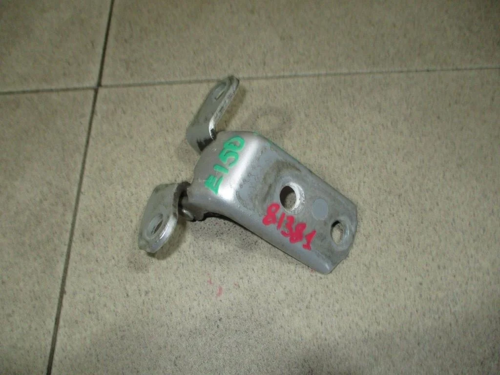 Петля двери задней левой нижняя Toyota Corolla E150